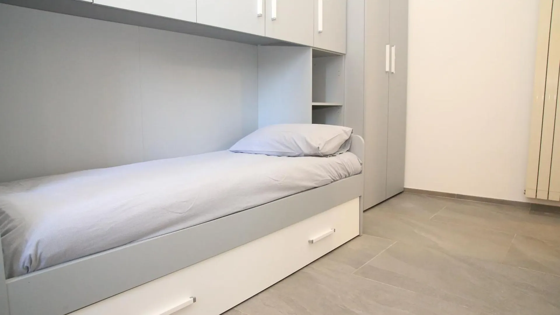 Επικοινωνία με το Colly\'S House